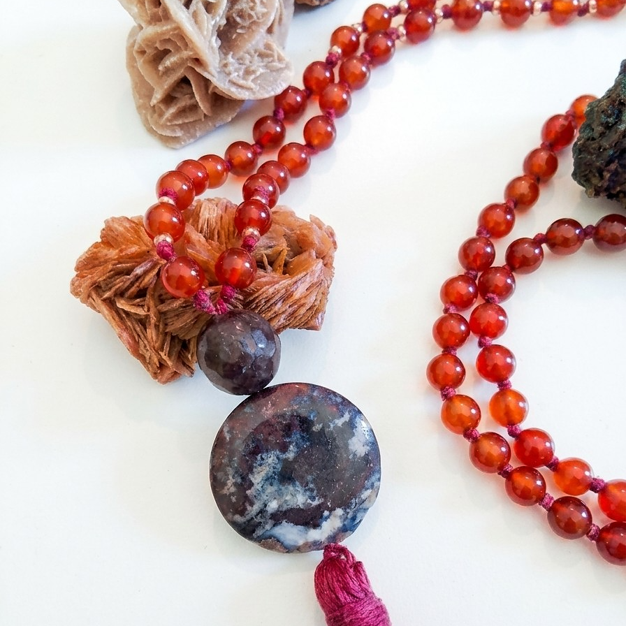 Mala fatta a mano con pietre dure naturali in Agata rossa, Lepidolite, Pietra Guru Diaspro oceano, Rame