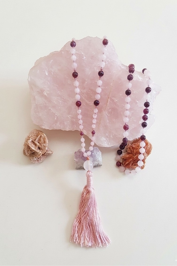 Mala con pietre naturali di Quarzo rosa, Granato almandino, Pietra Guru Quarzo rosa, Rame