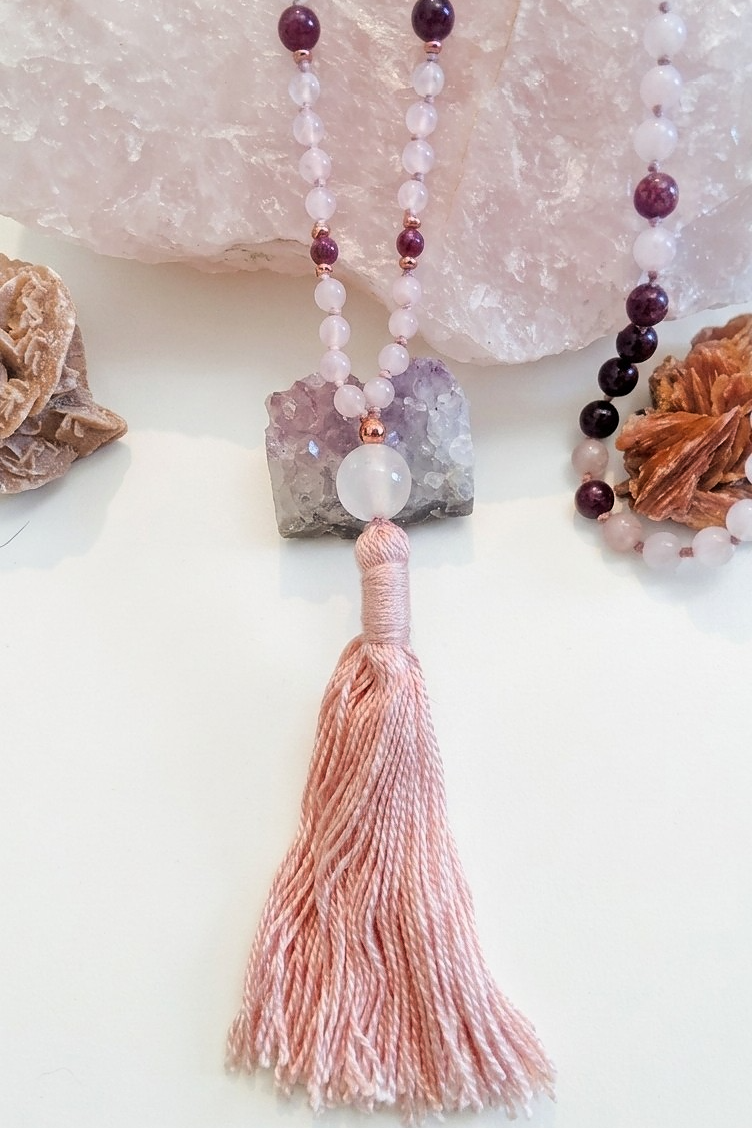 Mala con pietre naturali di Quarzo rosa, Granato almandino, Pietra Guru Quarzo rosa, Rame