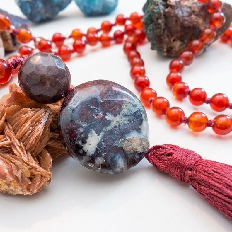 Mala fatta a mano con pietre dure naturali in Agata rossa, Lepidolite, Pietra Guru Diaspro oceano, Rame