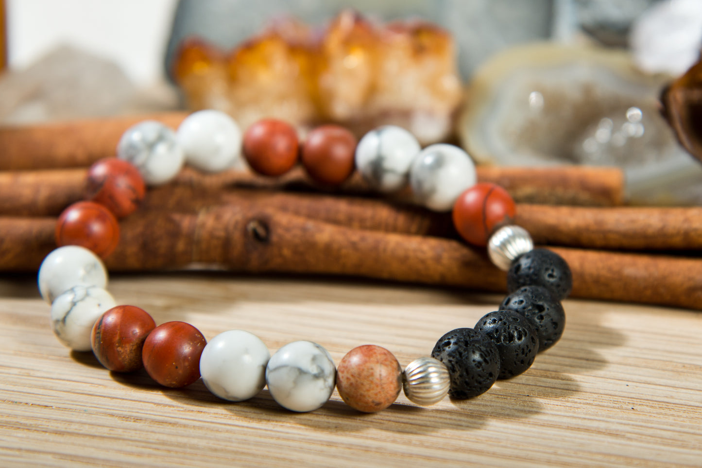Howlite, diaspro brecciato, lava, argento 925