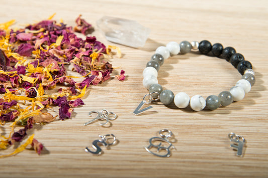 Labradorite, howlite, lava, argento 925, charms
