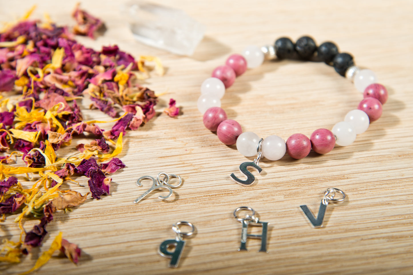 Quarzo rosa, rodonite, lava, argento 925, charms