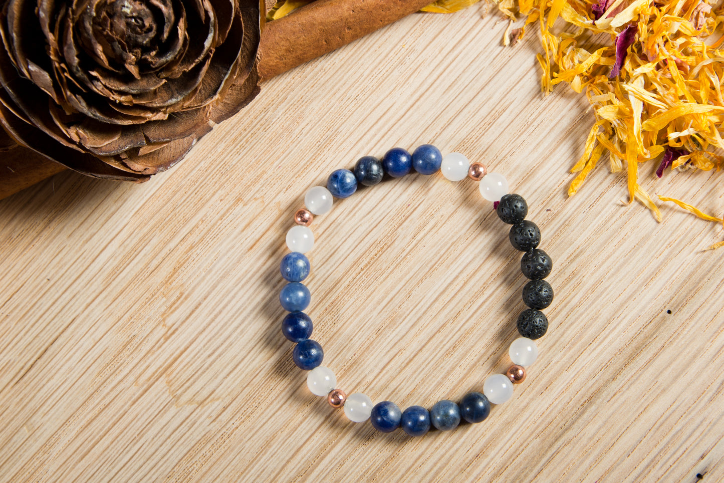 Sodalite, agata bianca, lava, rame