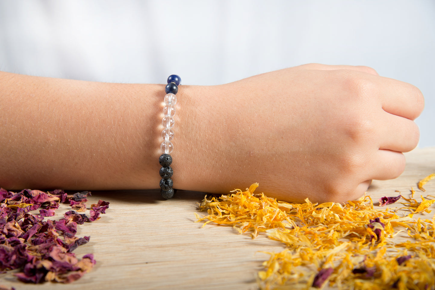 Sodalite, cristallo di rocca, lava, argento dorato 925